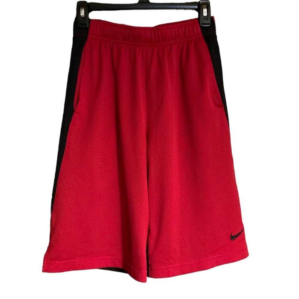 Boy’s Nike Basketball Red & Black Lined Shorts w/ Pockets. Dri Fit Technology.